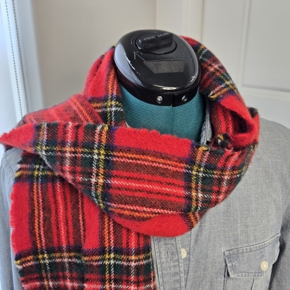 LOCHCARRON RED PLAID SCARF FRINGE ENDS 100% LAMBSWOOL SCOTLAND UNISEX OS FESTIVE - Picture 5 of 11